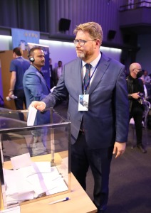 Szöllősi György szavaz