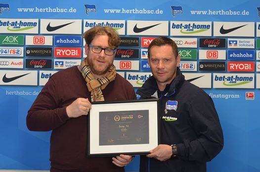 Megkapta az oklevelet Megkapta az oklevelet