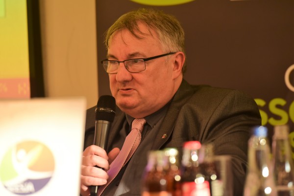 Dénes T