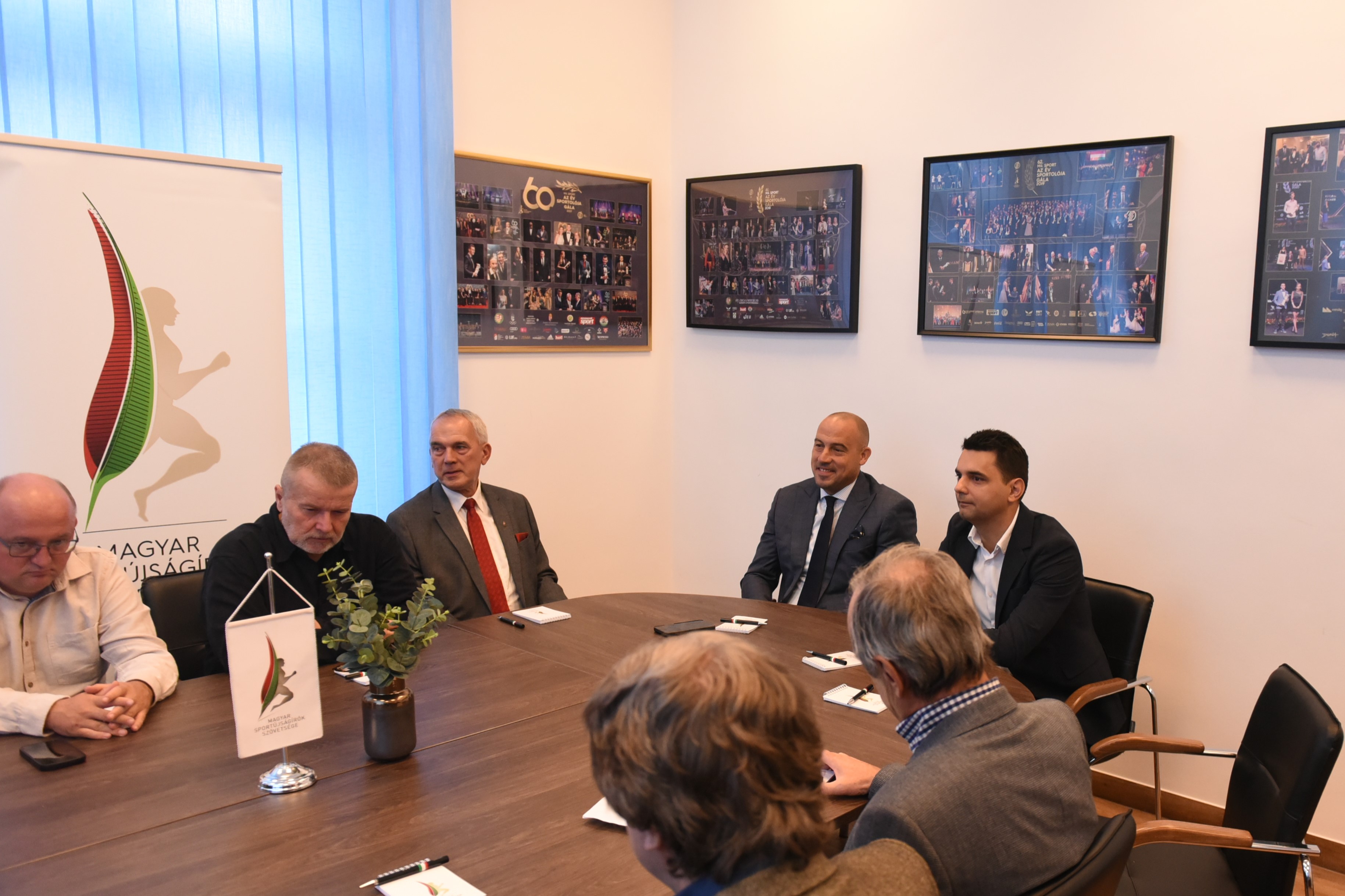 Dr. Schmidt Ádám meglátogatta az MSÚSZ elnökségi ülését