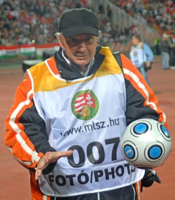 Elhunyt László Sándor
