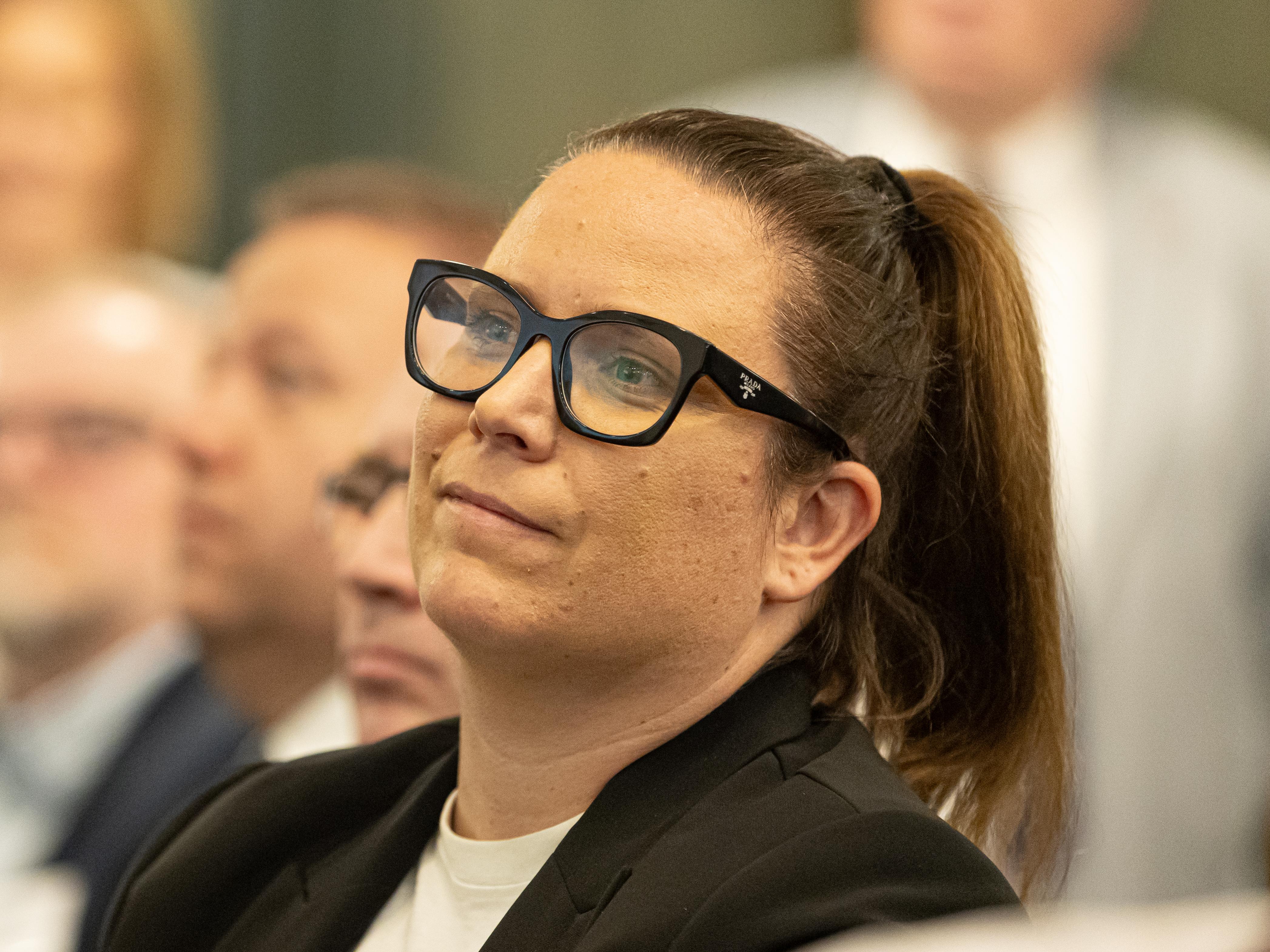 „Világraszóló sportkarrierje után az egyik legnehezebb és legkockázatosabb médiaműfajt választotta: az élő reggeli rádiózást”