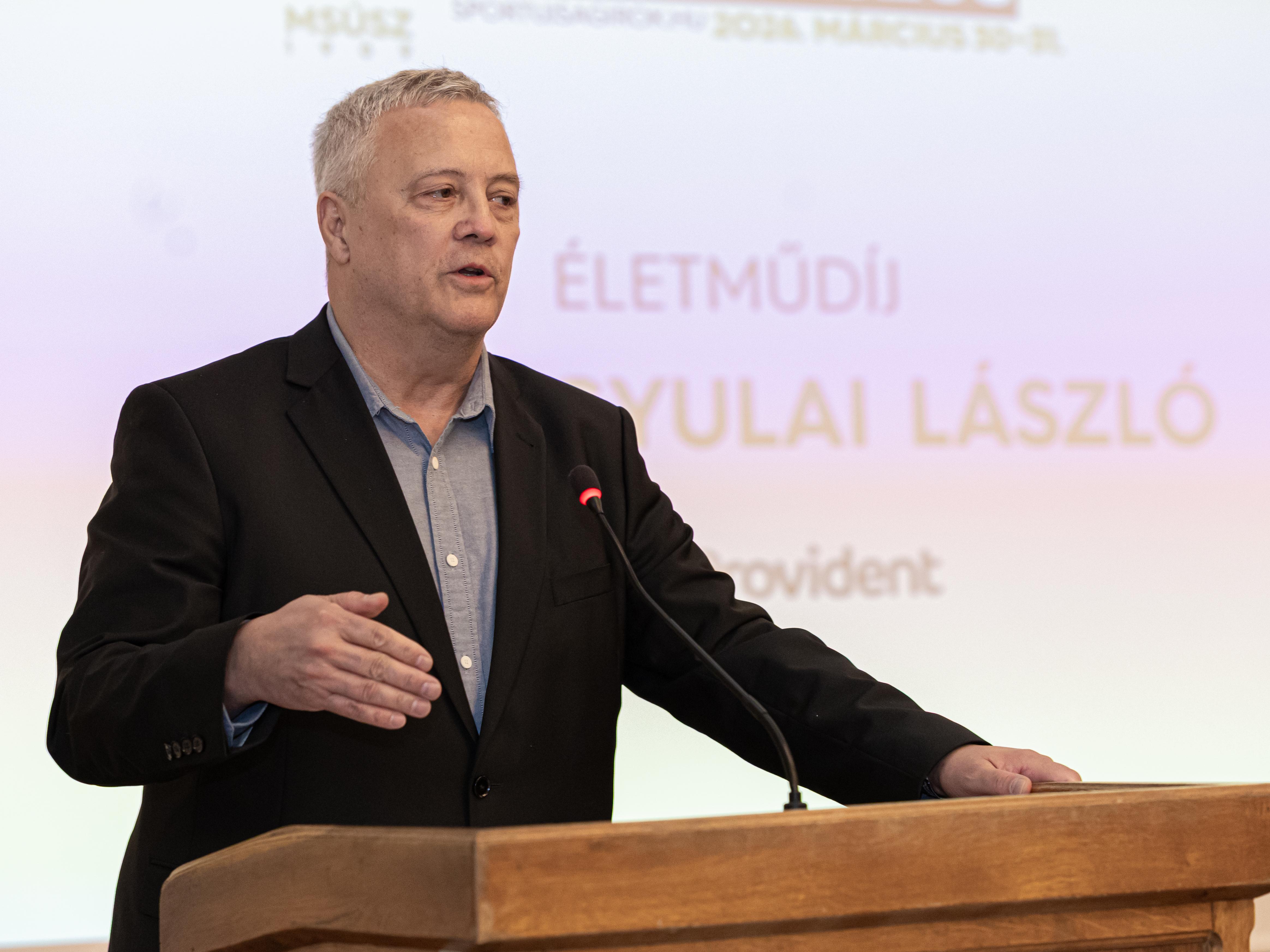 „Úgy főz, ahogy cikket ír: gondosan válogatja a hozzávalókat és a készítés minden szakaszában odafigyel”